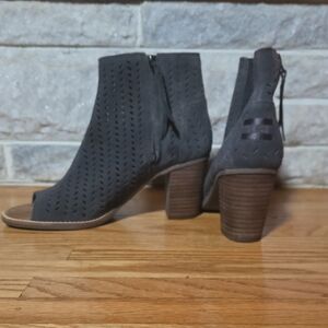 Toms Gray Perforated Peep-Toe Block Heel Ankle Booties. Size 9 Wide